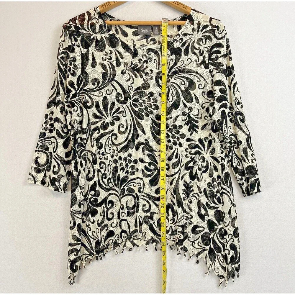 CHICO'S Travelers‎ Top Womens Size 1 Medium Curved Fringe Hem Black Floral - Picture 10 of 10